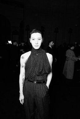 TEN (เตนล์) ครองปารีสแฟชั่นวีกอย่างสมบูรณ์แบบ ในฐานะแบรนด์ แอมบาสเดอร์ของ Saint Laurent (แซงต์ โลรองต์) กระแสตอบรับร้อนแรง กับวิชวลที่สง่างามและลุคสุดชิค! 